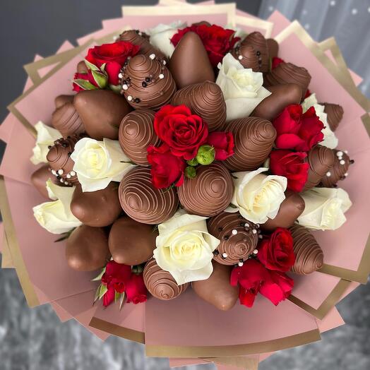 Bouquet chocolate-covered strawberries and roses
