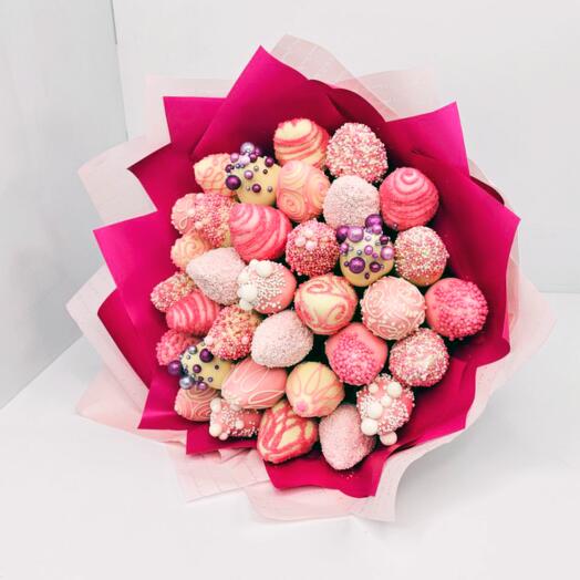 Букет 33 клубники в бельгийском белом шоколаде арт. 3688