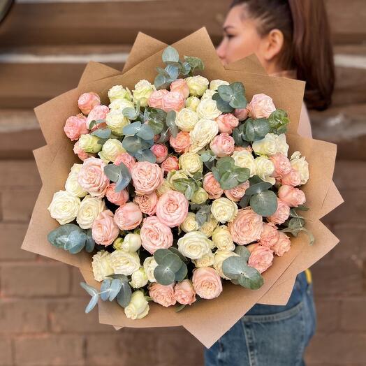 Bouquet of 21 peony-shaped bush roses