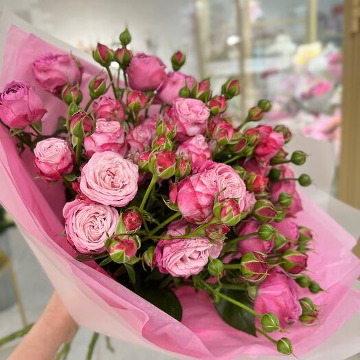 Bouquet of bush roses