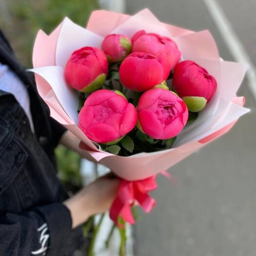 Букет коралловых пионов