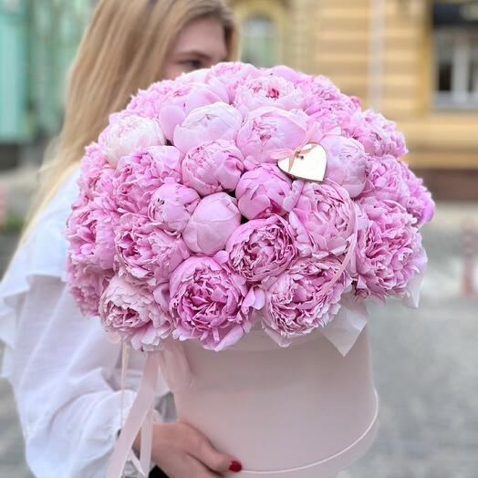 Пионы в коробке