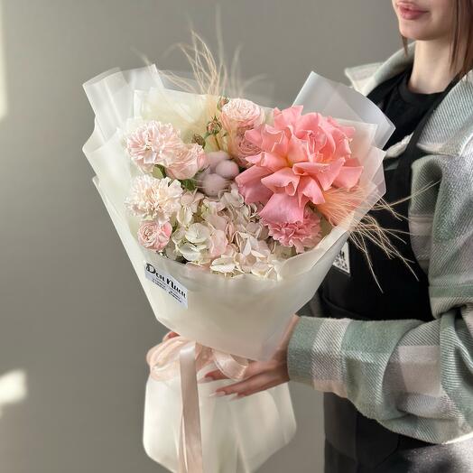 Милый букет из французской розы и гортензии «Персиковый Джем»