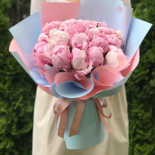 Bouquet of 21 pink peonies