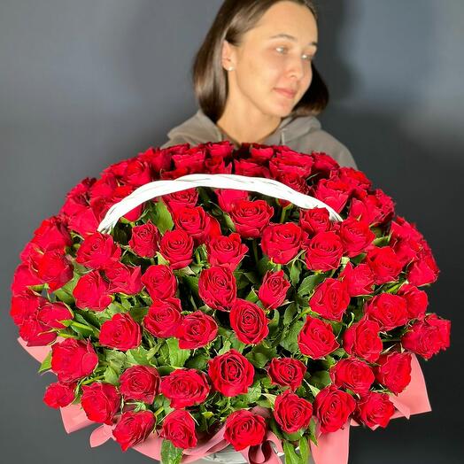 Корзина из 101 кенийской розы