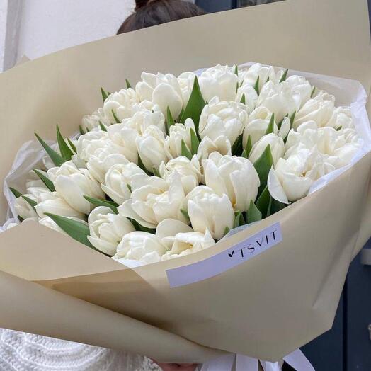 Bouquet of white tulips