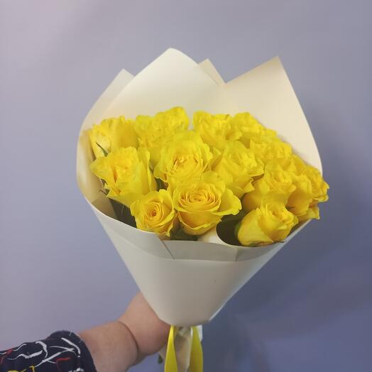 13 лимонных кенийских роз