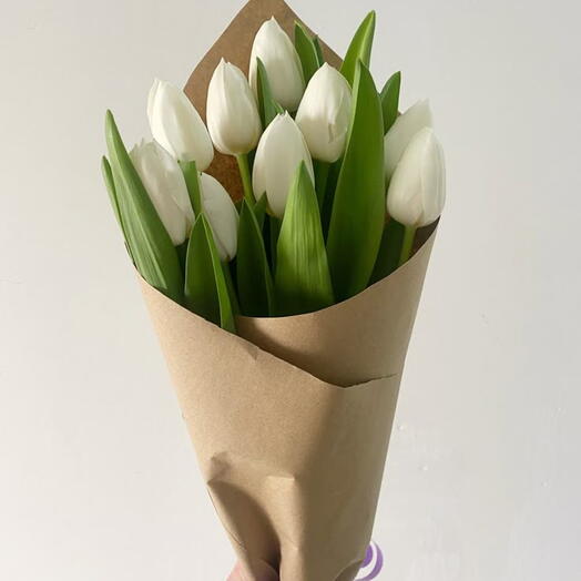 10 White Tulips Bouquet