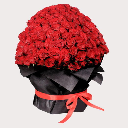 365Pcs Red Roses Bunch