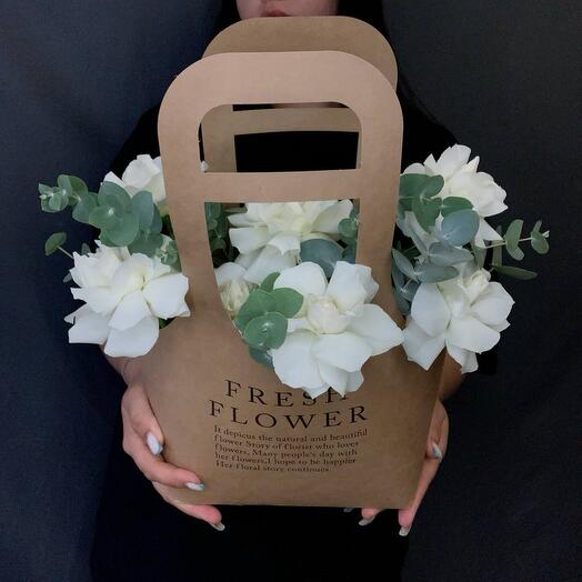 Нежная композиция, роза Кения и эвкалипт