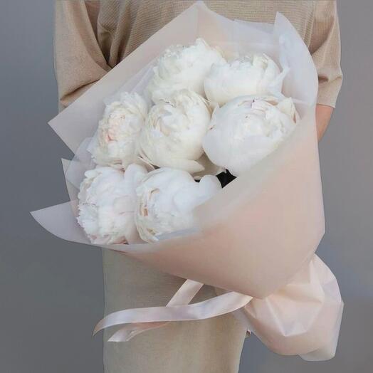 Bouquet of 7 white peonies