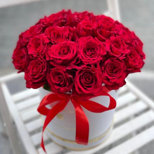 25 Red Roses in Hat Box