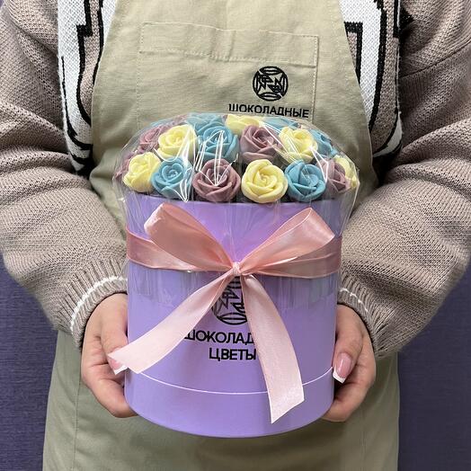 37 шоколадных роз в шляпной коробке