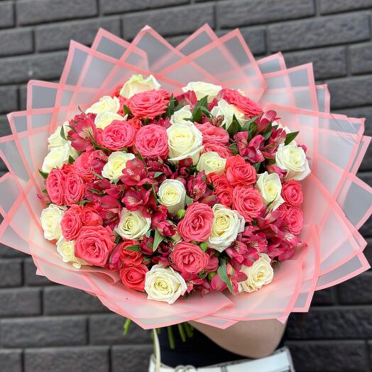Bush roses with alstroemeria