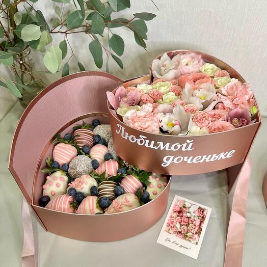 Шкатулка сердце ♥️ Любимой жене , мамочке , сестре с цветами и клубникой в шоколаде 🍓