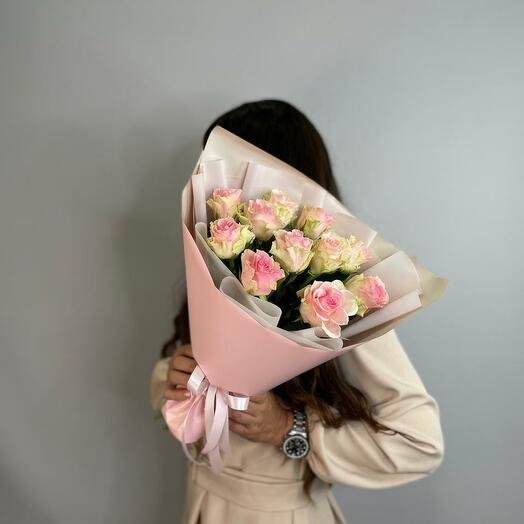 Bouquet of 11 delicate pink Kenyan roses