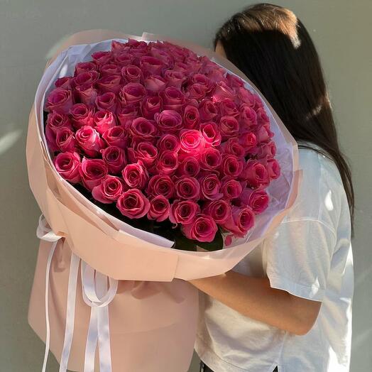 Розовые розы