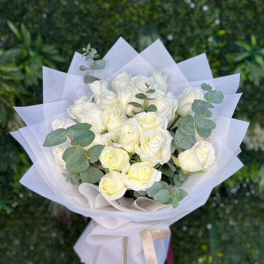 21 White Roses Bouquet