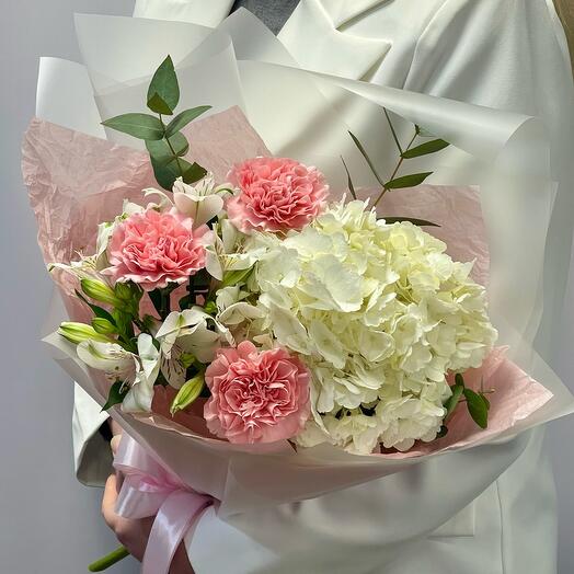 Bouquet with white hydrangea and dianthus