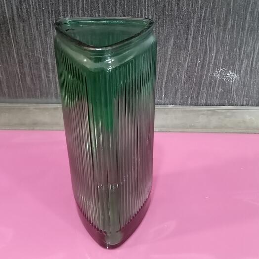 Зеленая ваза