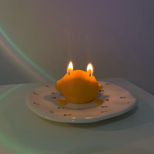 Свеча в форме лимона с ароматом «пина колада»