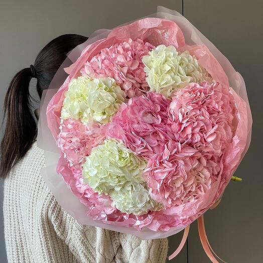 Букет потрясающих нежных гортензий