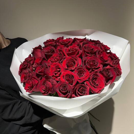 МоноБукет из 35 красных роз