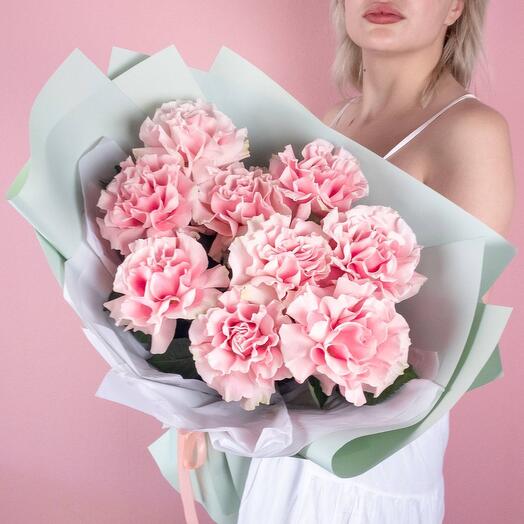 Bouquet of 9 delicate pink French roses in mint packaging