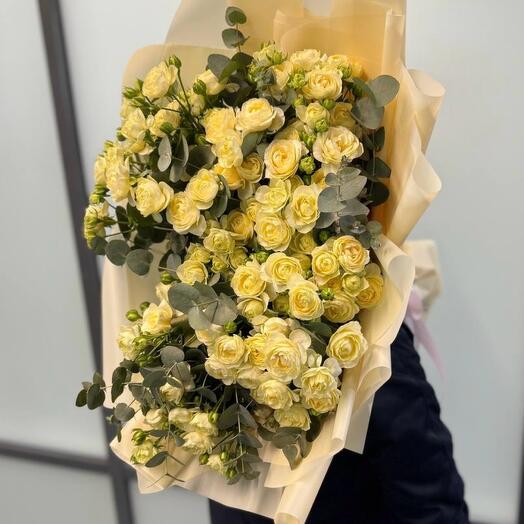 Букет из кустовых роз