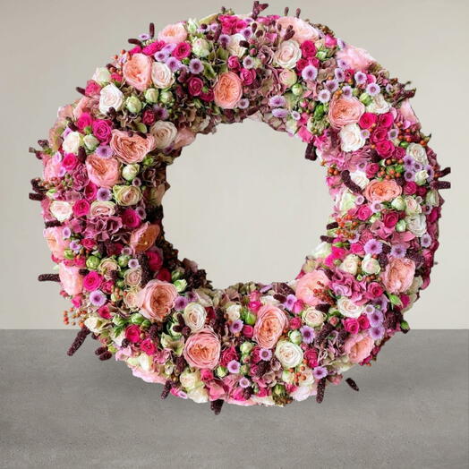 Circular Flowers Arrangement