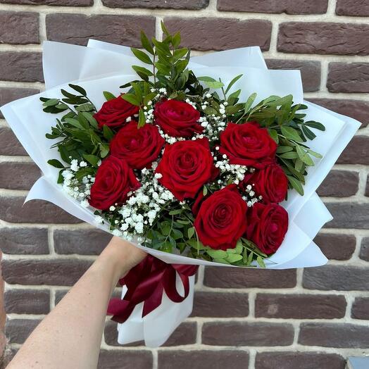 Ramo clásico con rosas rojas