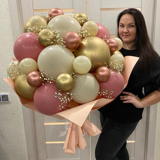 Большой букет из шаров и гипсофилы