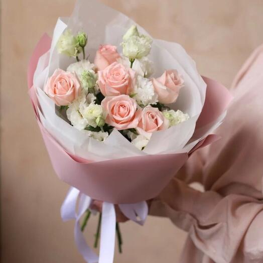 Delicate bouquet with roses and eustoma