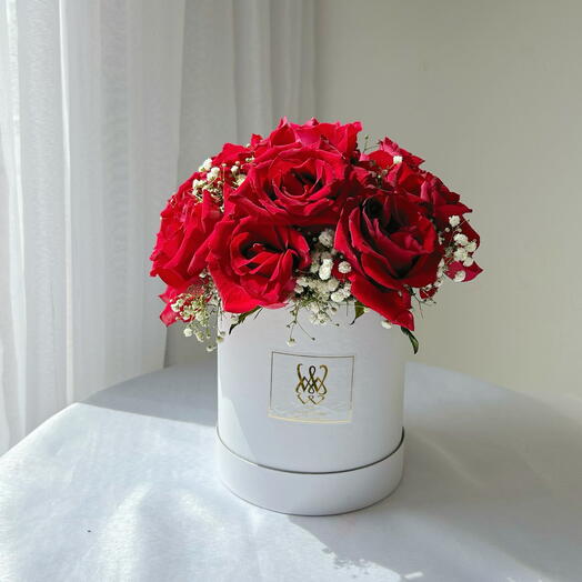 Red roses in the white box