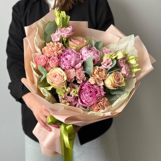 St bouquet 121 с пионами, розами и эустомой