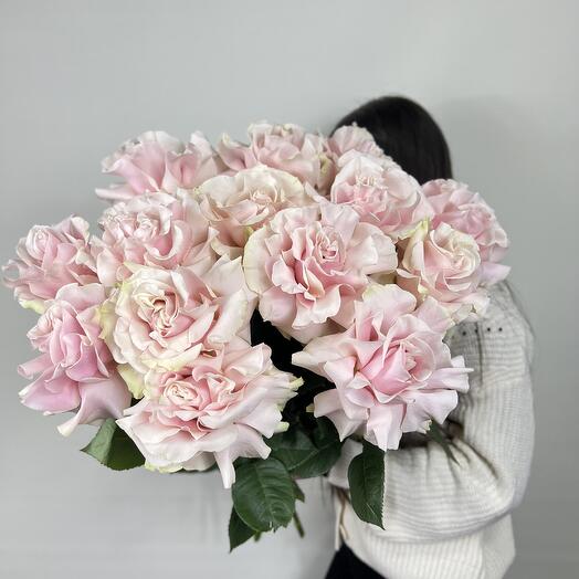 9 ажурных нежных роз
