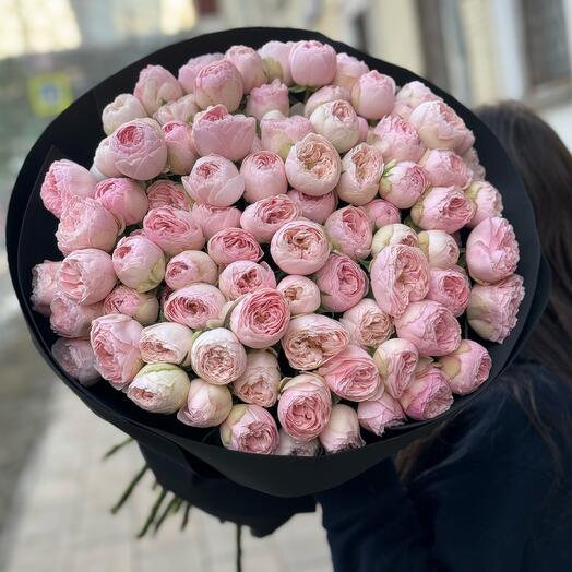 A gorgeous bouquet of bushy peony-shaped roses in a black design