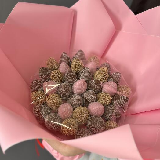 Букет клубники в шоколаде Pink M