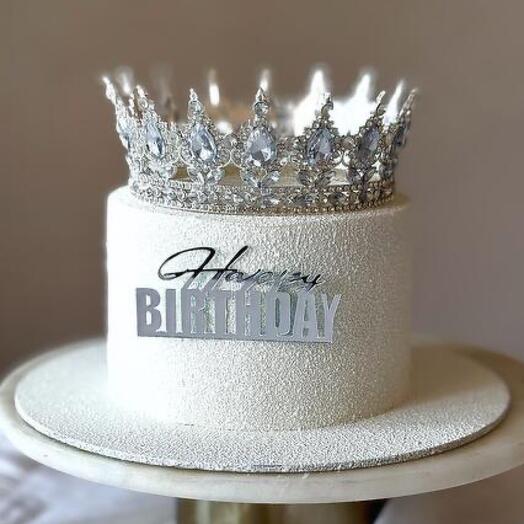 A cake with a crown for a girl
