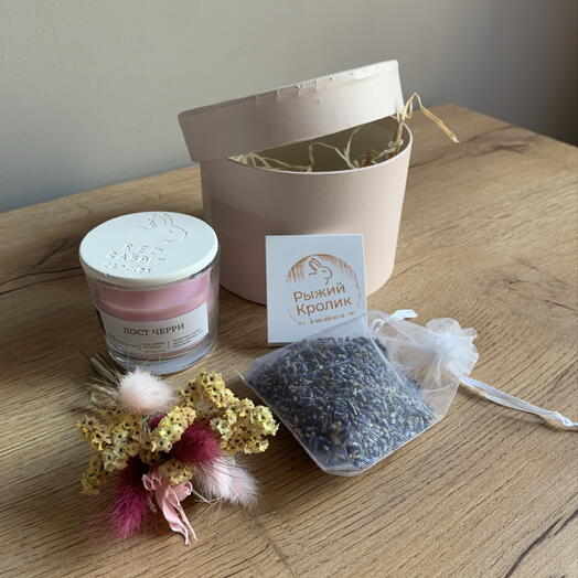 Подарочный набор из аромасвечи, аромасаше (лаванды) и мини-букетик из сухоцветов