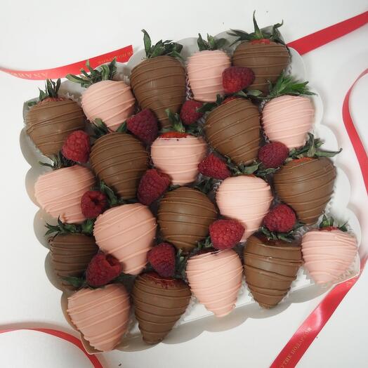 Conjunto de fresas en chocolate "mezcla de Frambuesa" 20 piezas