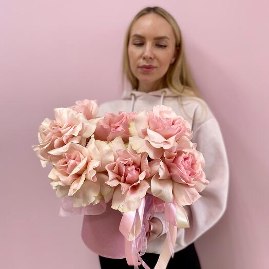 9 French roses in a box