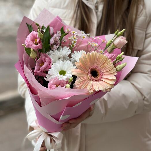 Ramo con gerbera, eustoma, crisantemo, alstroemeria y tanacetum