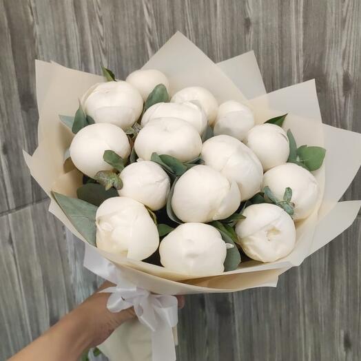 Bouquet of 15 white peonies