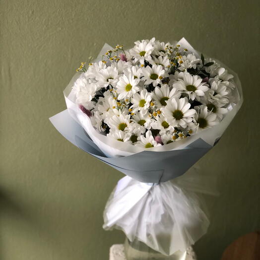 Букет из хризантемы с ромашками