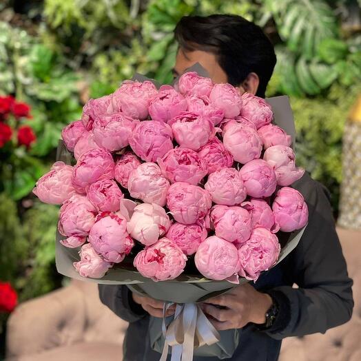 Bouquet of 37 pink peonies
