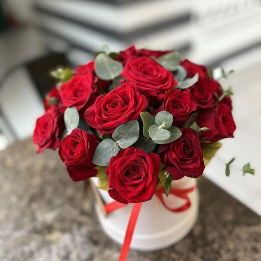 21 RED ROSE IN BOX