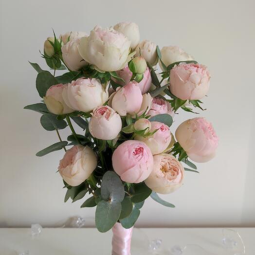 Букет невесты с кустовой пионовидной розой