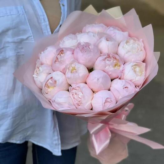 Bouquet of pink peonies