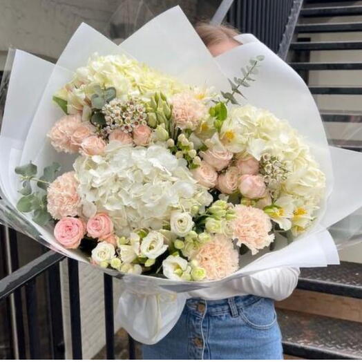 Bouquets  of Mixed Hydrengea and Roses